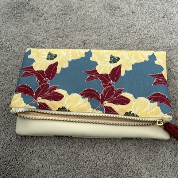 Clutch - Picture 2 of 4